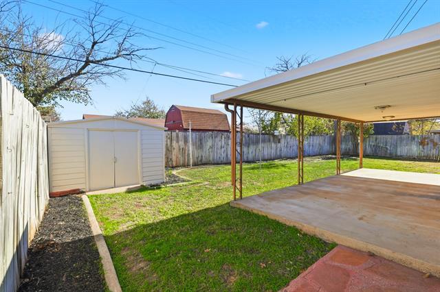 Building Photo - 808 Bridle Ave