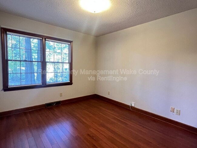 Building Photo - 7404 Valley Run Dr