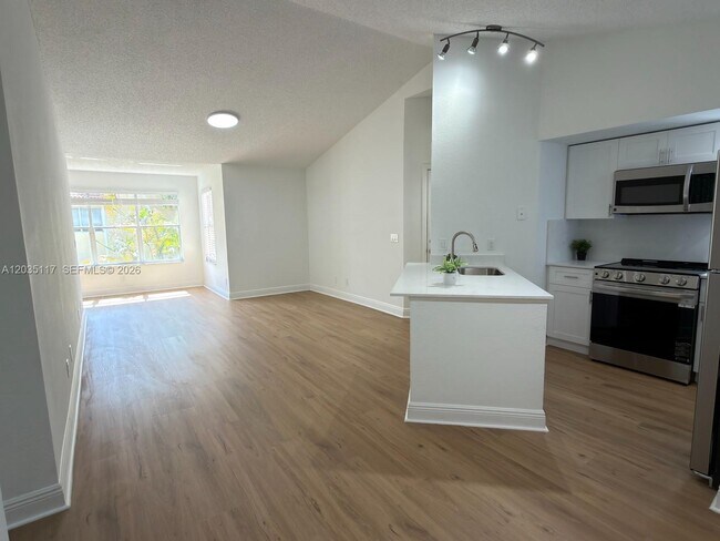 Building Photo - 12840 Vista Isles Dr