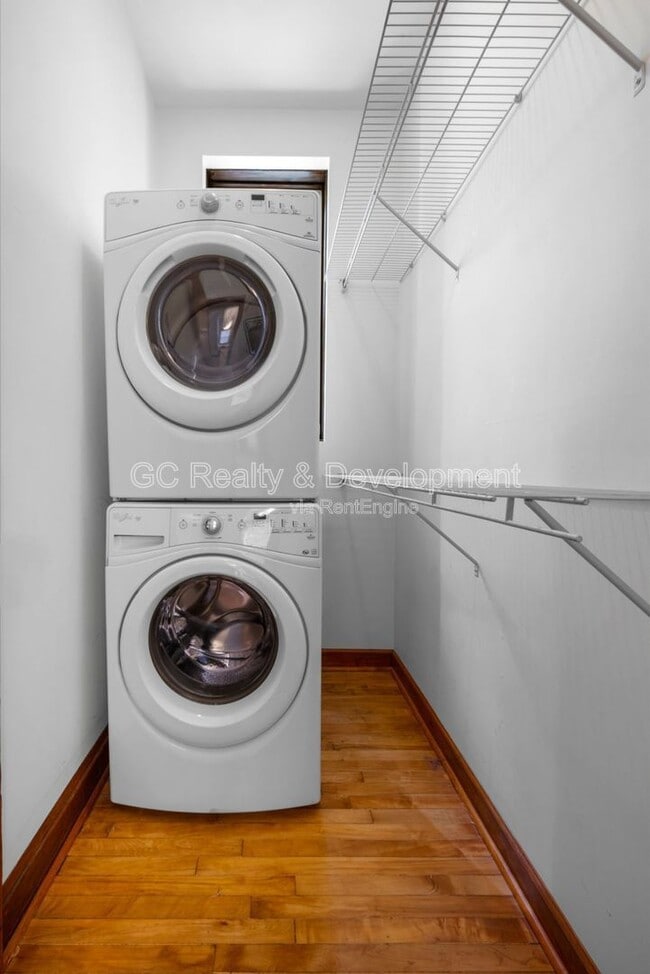 Building Photo - 2130 W Iowa St