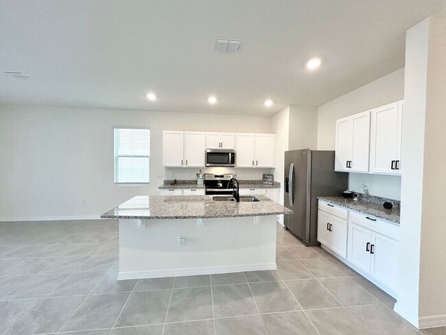 Building Photo - Brand New 3/2.5 Modern Townhome with a Lof...