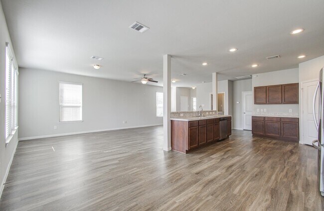 Building Photo - 3514 Vivaldi Dr