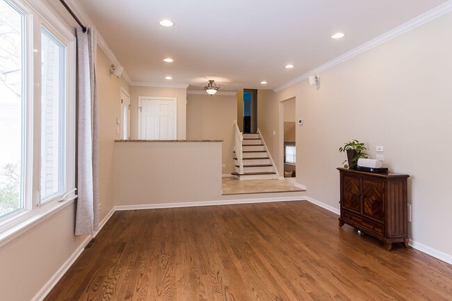 Building Photo - 461 Middlesex Ct