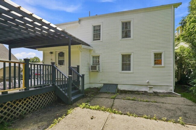 Building Photo - 2724 W Main St