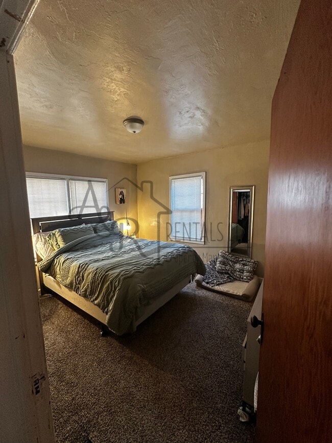 Building Photo - 602 N Walnut St