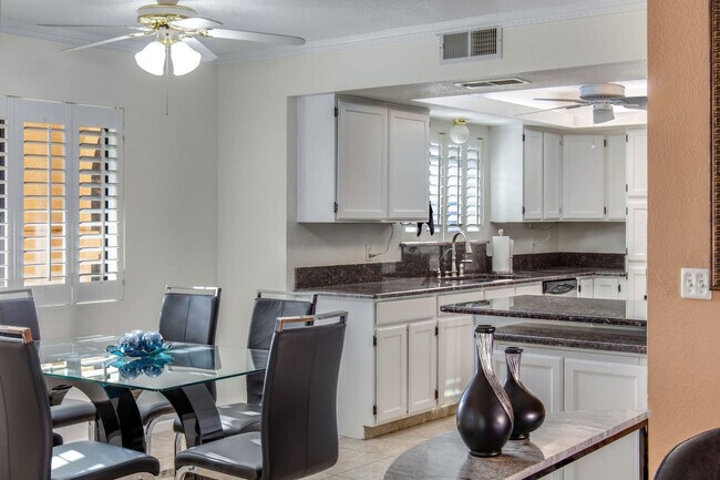 Building Photo - 212 Coral Dr
