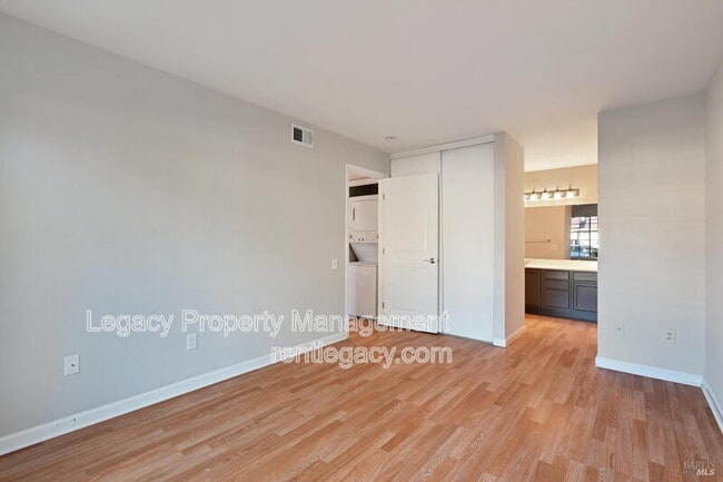 Building Photo - 145 Glenwood