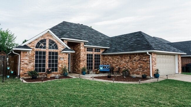 Building Photo - 3 Bedroom 2 Baths 2000 sq/ft in Stockwell