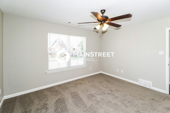 Building Photo - 4 Bedroom Pet-Friendly Home in Memphis, TN with Main Street Renewal