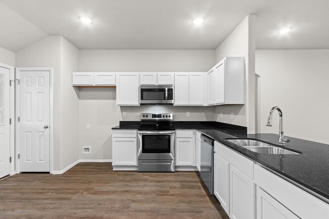 Building Photo - Gorgeous home ready for you!