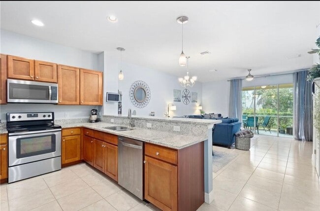 Building Photo - 3/2.5/1 Lakeside Plantation Townhouse