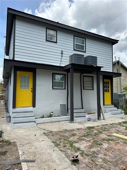 Building Photo - 834 Vallette St