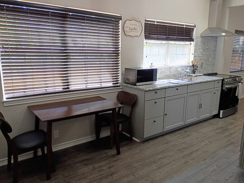Building Photo - 2850 Village Pky