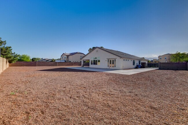 Building Photo - Single Family Home on 20k SQFT Lot in Gated Community