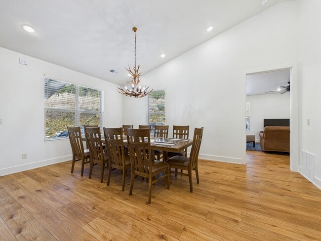 Building Photo - 113 Coker Ln