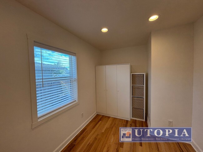 Building Photo - Charming, Sun-Filled 2BD/1BA Home on Quiet...