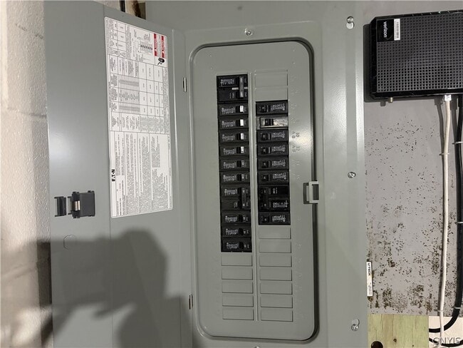 Building Photo - 8587 Caughdenoy Rd