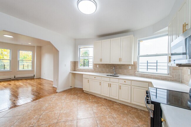 Building Photo - 263 S 10th St