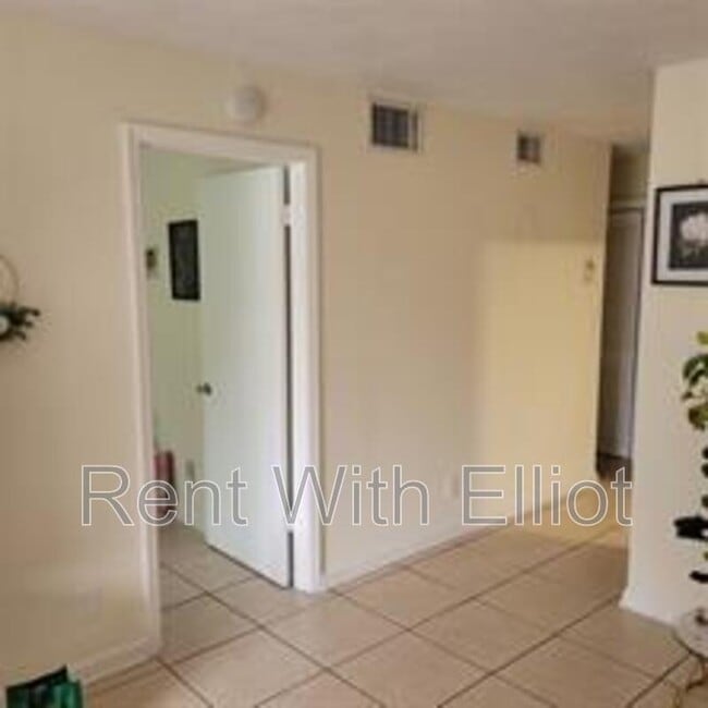 Building Photo - 7173 Orange Dr