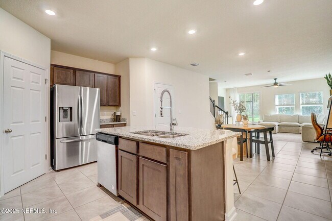 Building Photo - 135 Coastline Wy