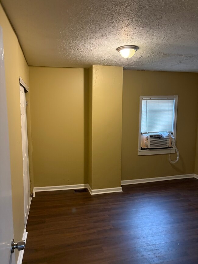 Building Photo - 855 Humler St