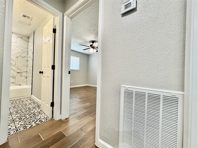 Building Photo - 15218 Falcon Ridge Dr