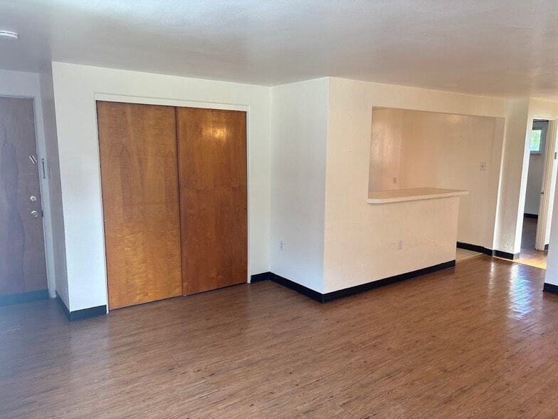 Building Photo - 2643 Mackinaw Ave