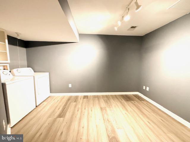 Building Photo - 10196 Breezeway Dr