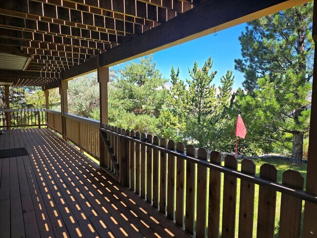Building Photo - Spacious 5 Bedroom Home With Valley Views In SW Reno!