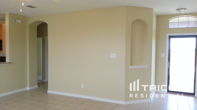Building Photo - 1625 Ambercrest Dr