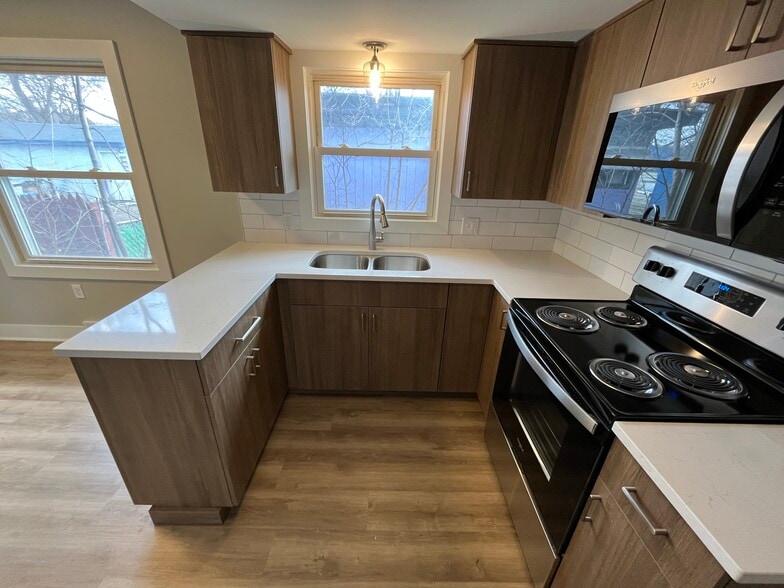 Building Photo - 393 W 20th St