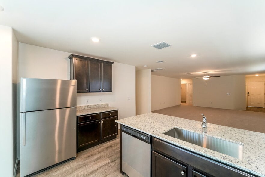Building Photo - 12835 N Peony Dr