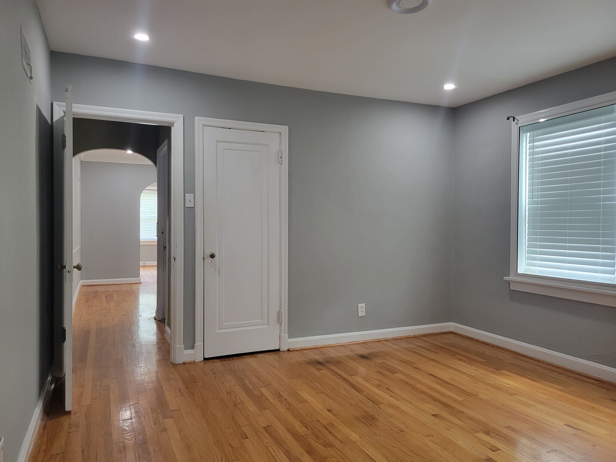 Building Photo - 7230 W Park Ave