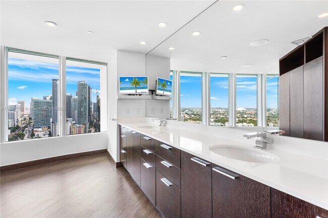 Building Photo - 1643 Brickell Ave