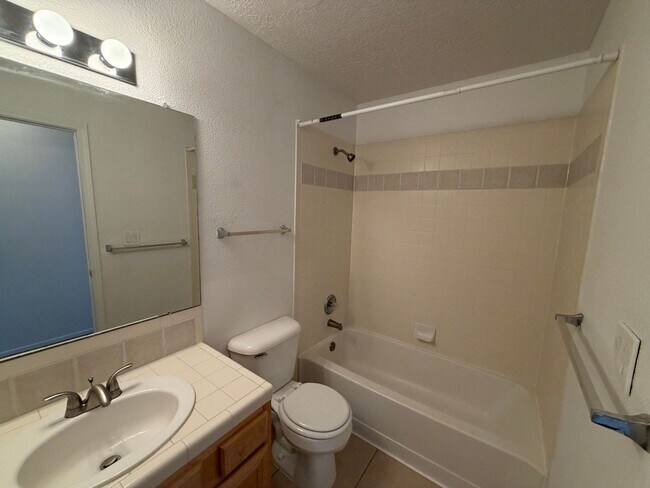 Building Photo - 3 Bedroom Home Available Near Paseo Del Norte Blvd NE & Rainbow Blvd NW!