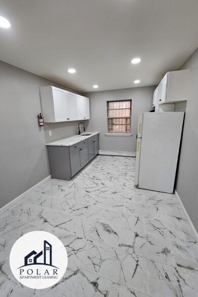 Primary Photo - 52-54 W Stratford Pl