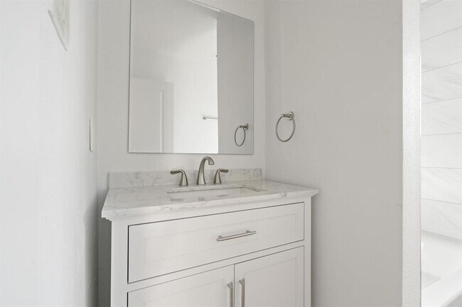 Building Photo - 21 Margranita Crescent