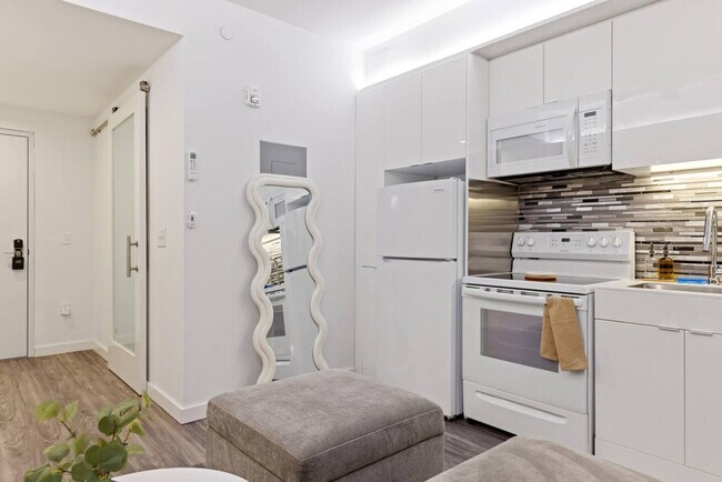 Building Photo - 12607 Larchmere Blvd