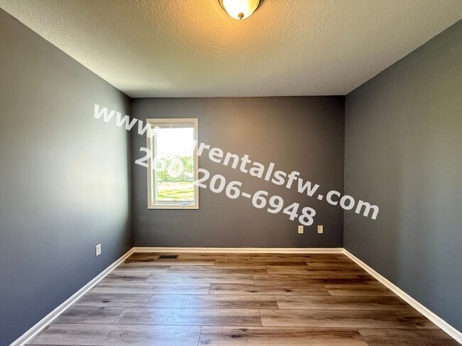 Building Photo - 3 Bedroom House