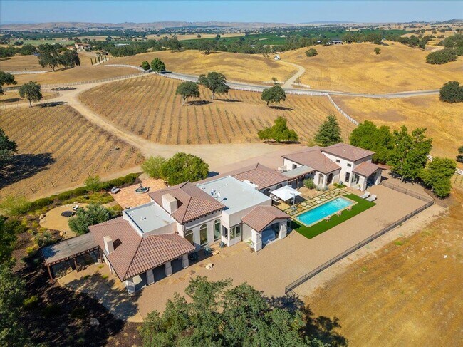 Building Photo - 6750 Golden Pheasant Ln