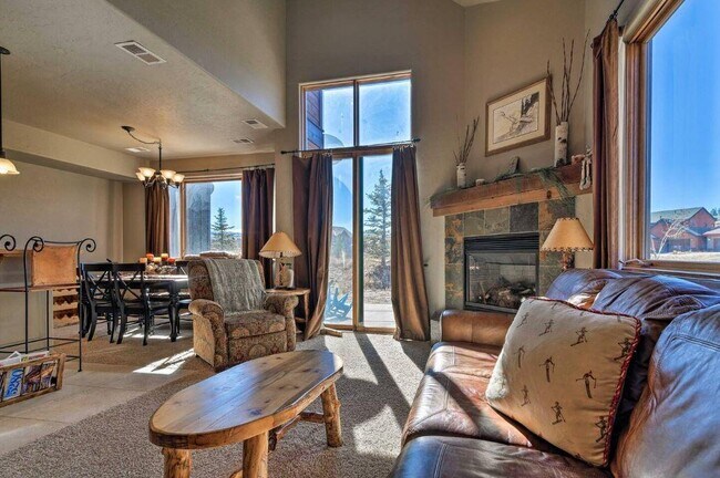 Building Photo - 400 Paintbrush Ter