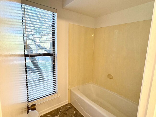 Building Photo - Tranquil 2BD/3BA Townhouse with Wildlife Views & Hill Country Charm!