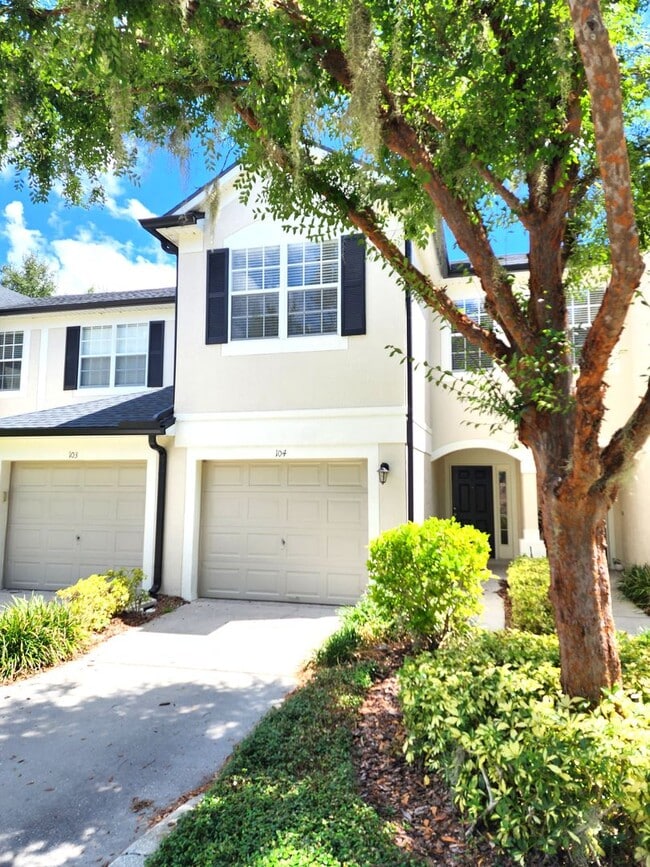 Building Photo - 2-story Spacious Townhome / Gated Communit...