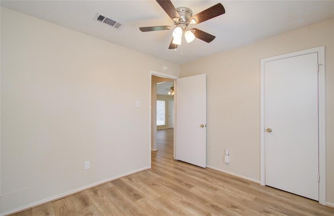 Building Photo - 11810 Stone Bridge Dr