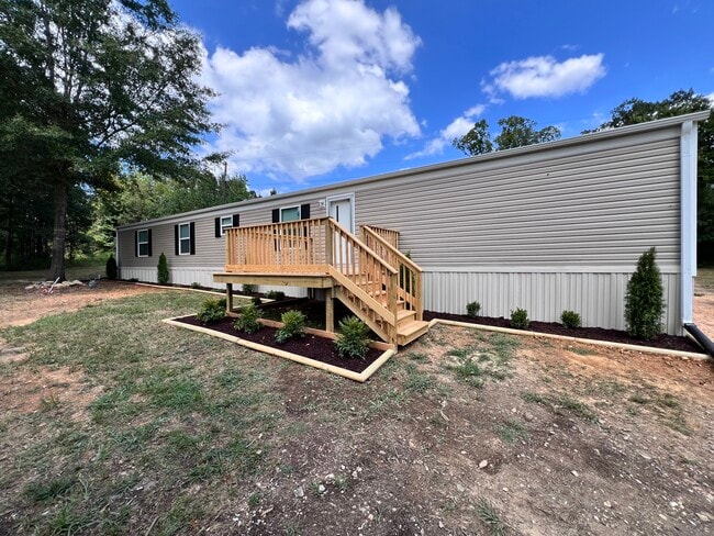 Building Photo - 1711 McKenzie Rd