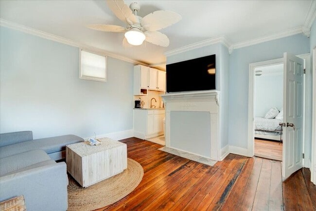 Building Photo - 8 Sires St