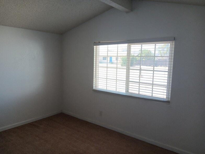Building Photo - 9007 Columbine Ave