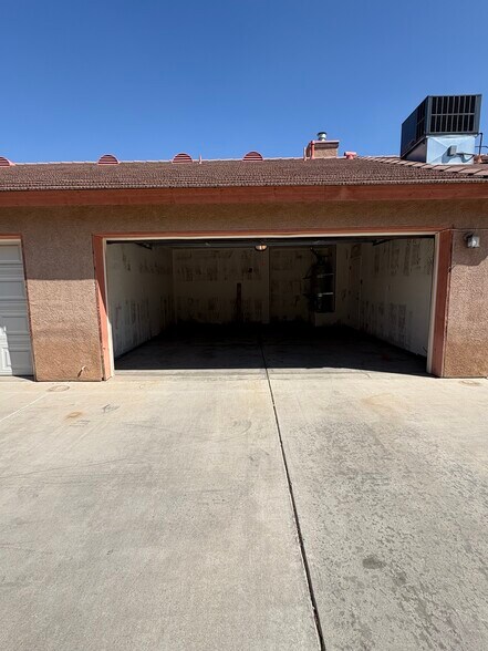 Building Photo - 609 Yellow Meadow Ct