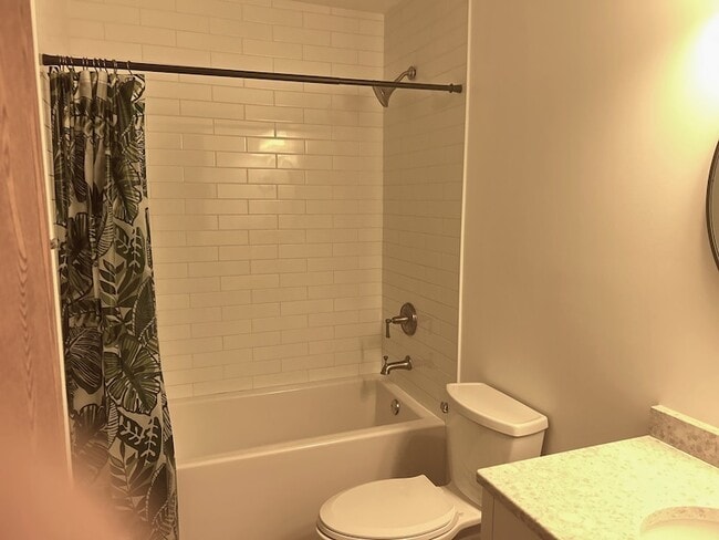 Building Photo - 2732 Wilshire Ct