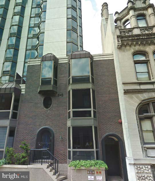 Building Photo - 2028 Walnut St